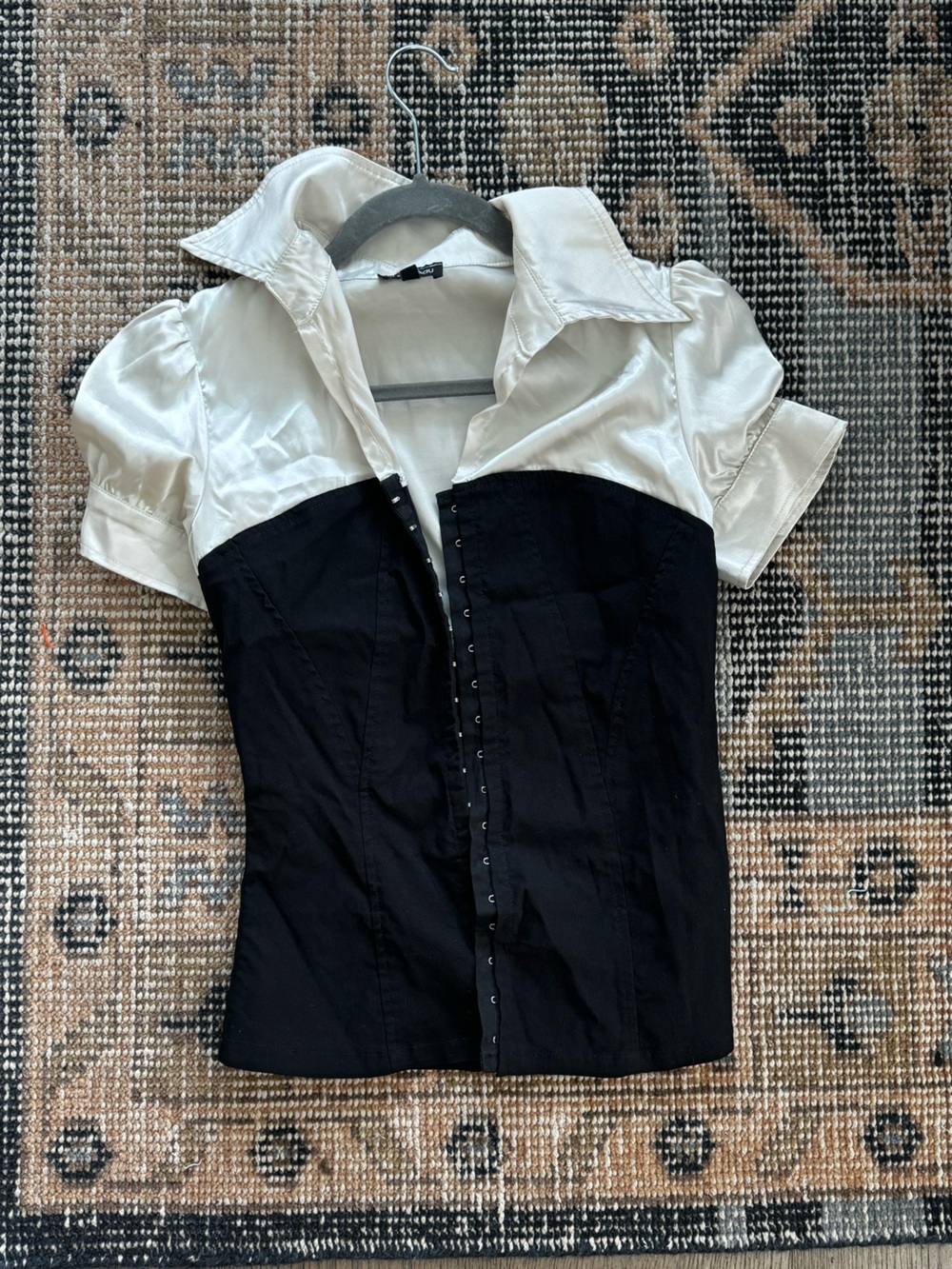 Two-Tone vintage Black and White Puff Sleeve Button-Front